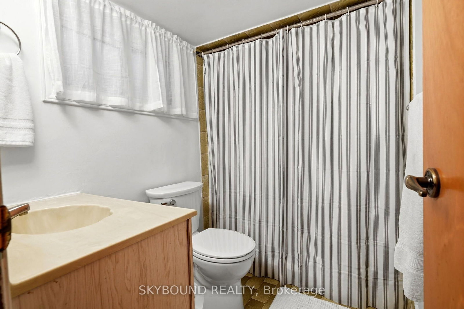 313 Silverthorn Avenue • Toronto, ON photo 25