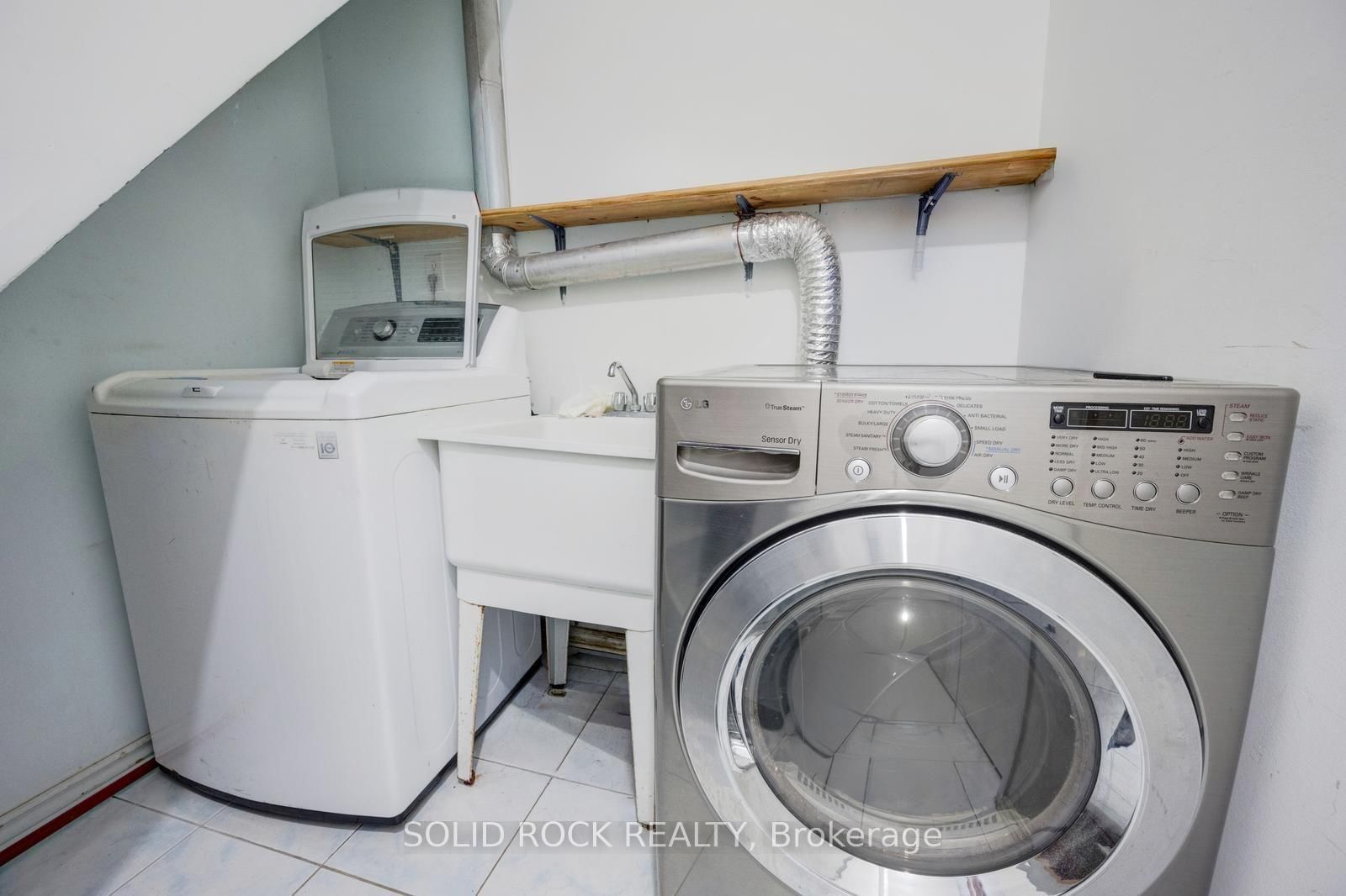 18 Maple Bush Avenue • Toronto, ON photo 44