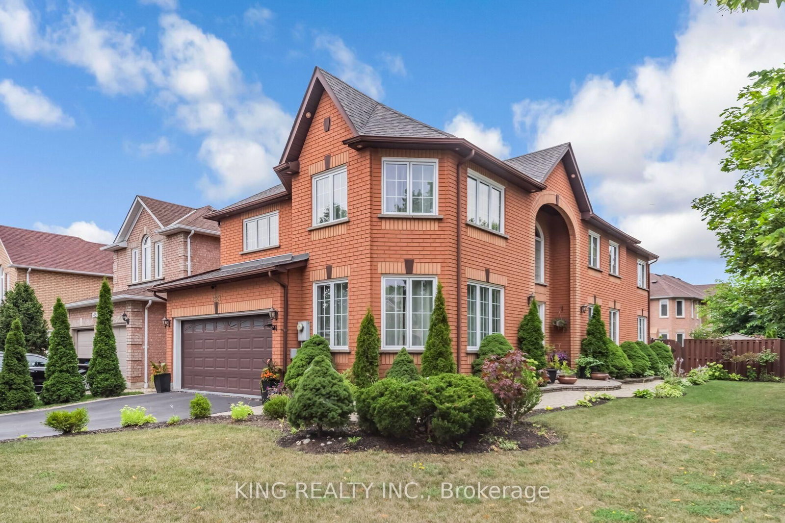 1427 Grossi Street • Mississauga, ON photo 2
