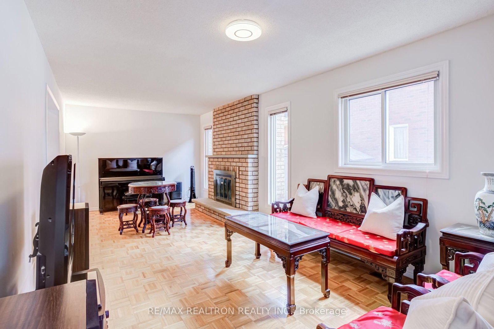 4379 Radisson Crescent • Mississauga, ON photo 5