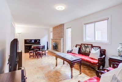 4379 Radisson Crescent • Mississauga, ON photo 5