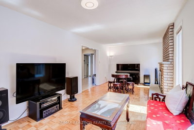 4379 Radisson Crescent • Mississauga, ON photo 6