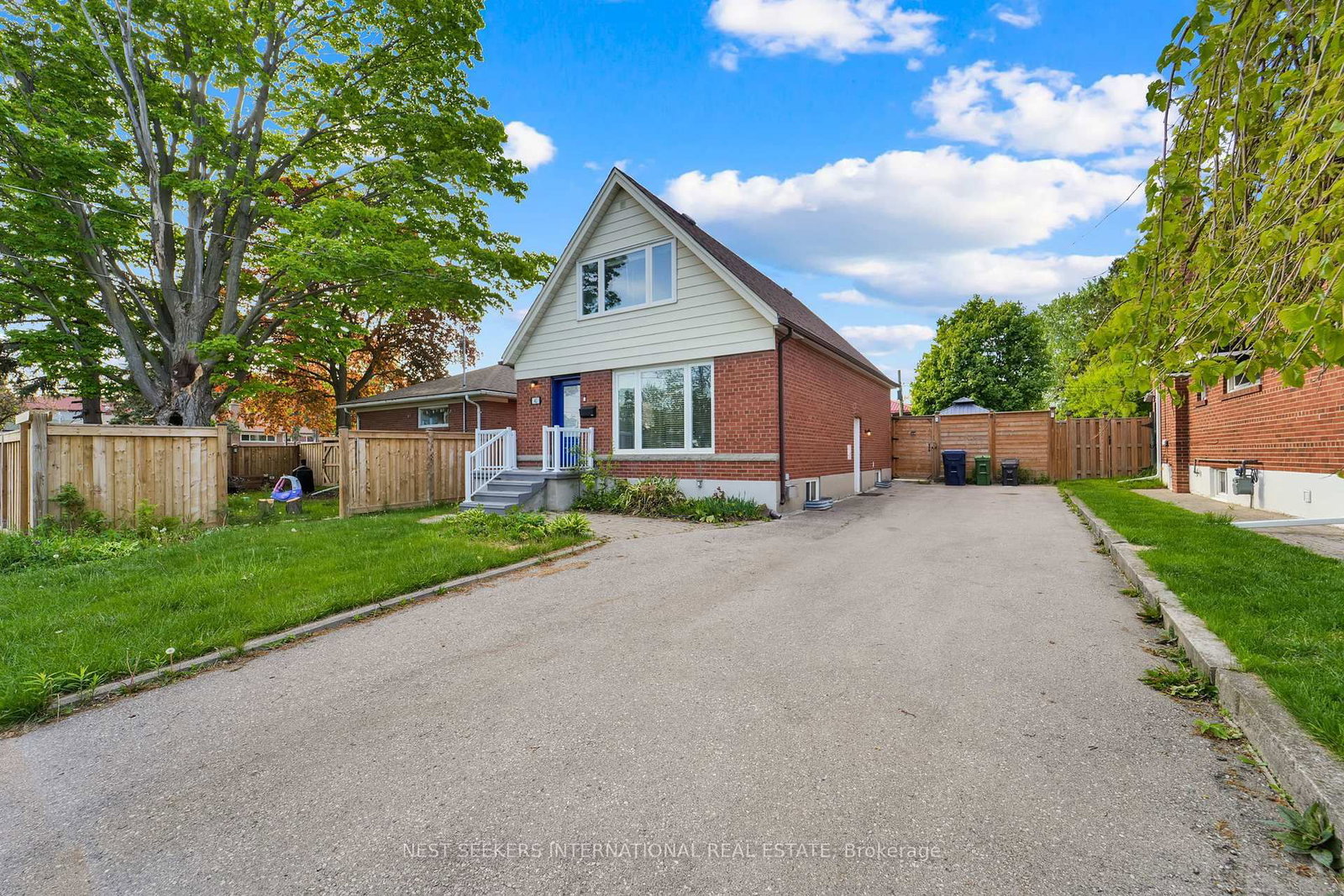42 Fordwich Crescent • Toronto, ON photo 3