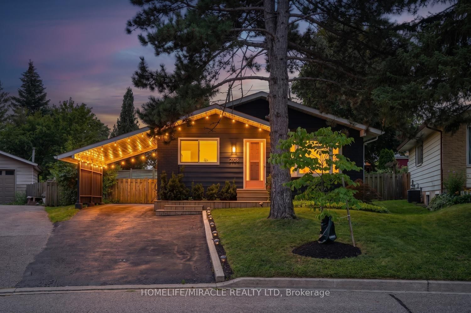 2108 Falmouth Terrace • Burlington, ON photo 2