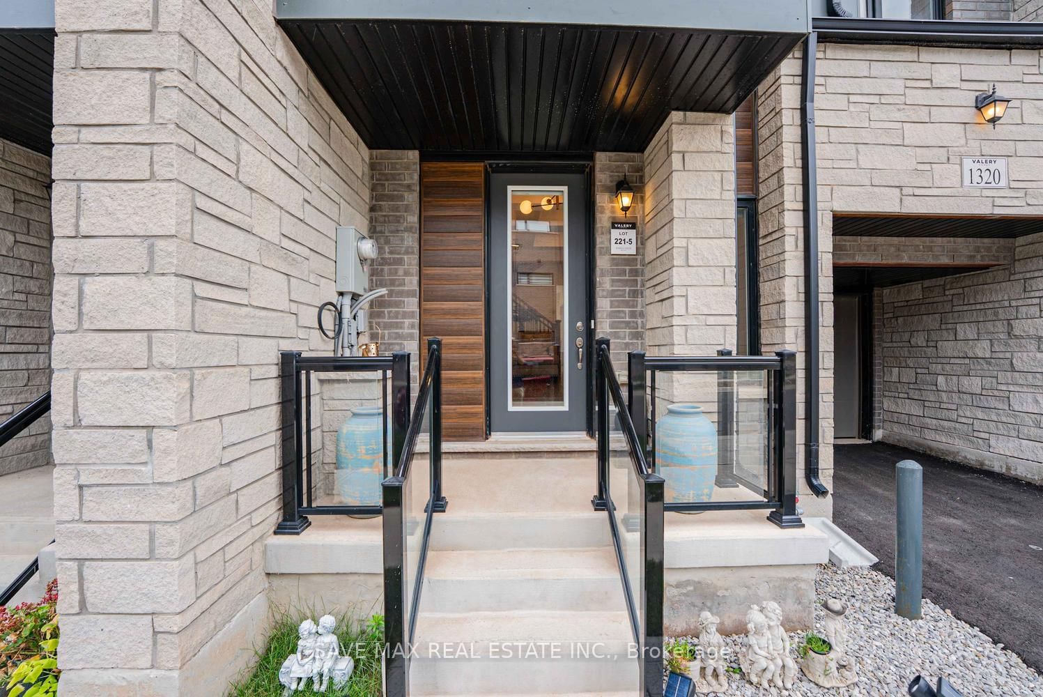 1320 Anthonia Trail • Oakville, ON photo 6