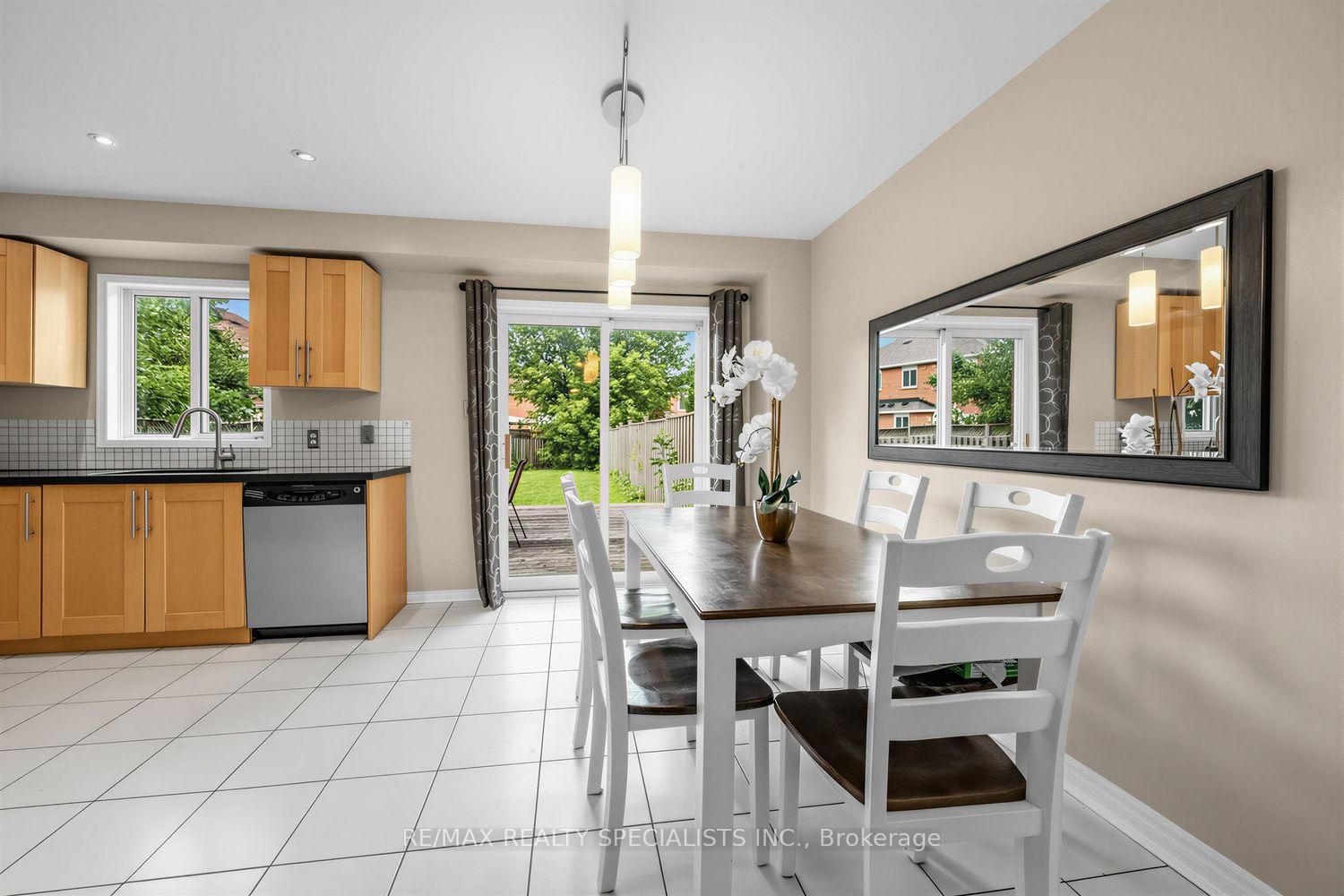 1329 Whiffletree Mississauga,ON L5N 7R1 — Photo 12