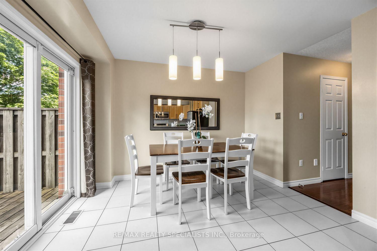 1329 Whiffletree Mississauga,ON L5N 7R1 — Photo 13