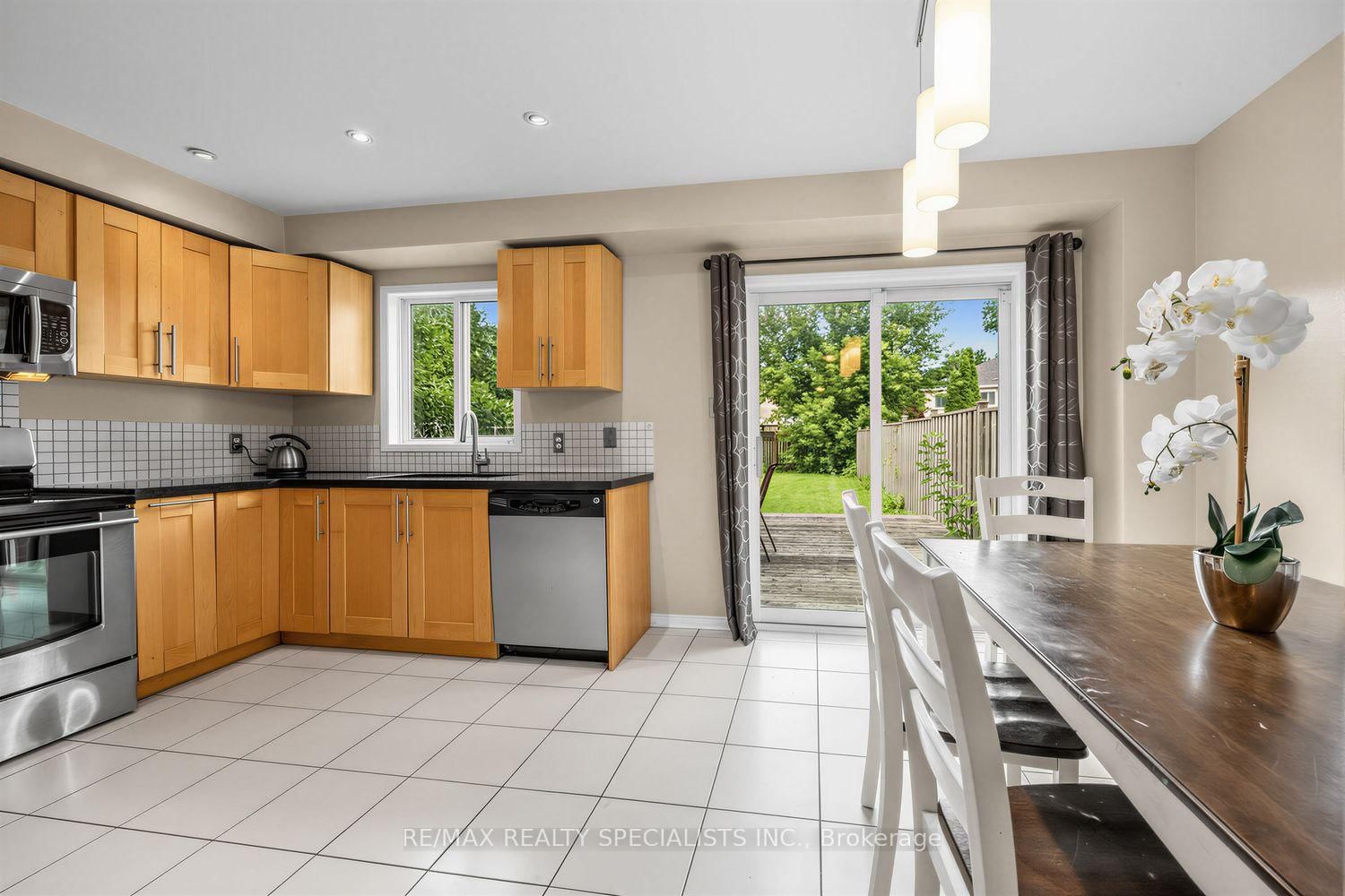 1329 Whiffletree Mississauga,ON L5N 7R1 — Photo 15