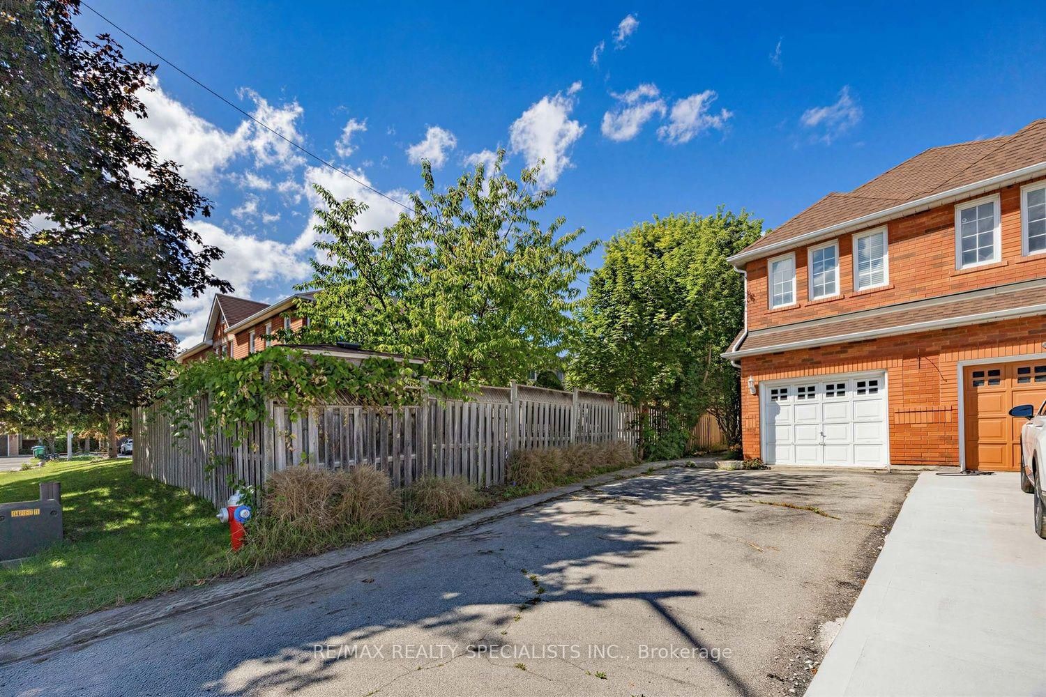1329 Whiffletree Mississauga,ON L5N 7R1 — Photo 3