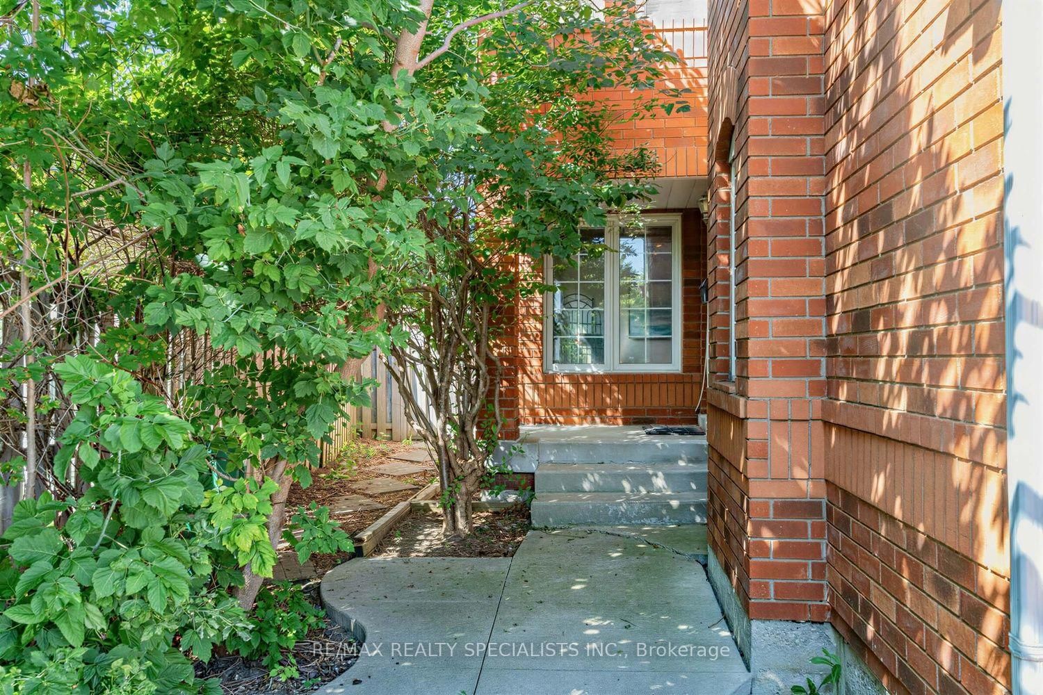 1329 Whiffletree Mississauga,ON L5N 7R1 — Photo 4