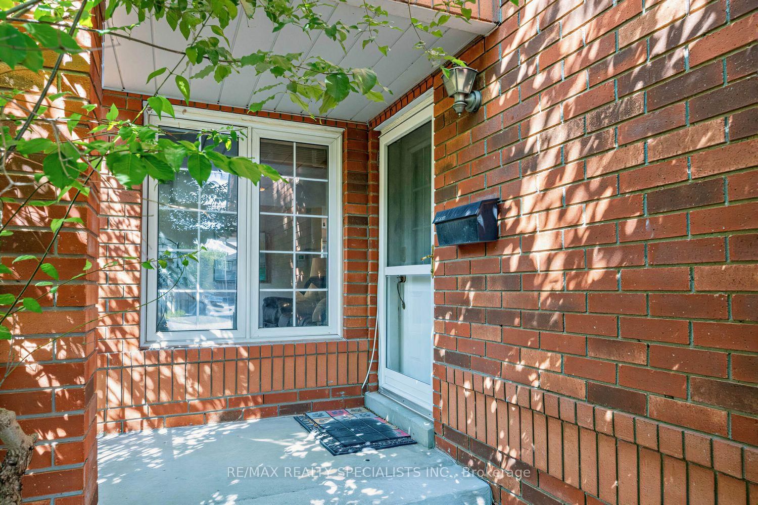 1329 Whiffletree Mississauga,ON L5N 7R1 — Photo 5