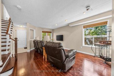1329 Whiffletree Mississauga,ON L5N 7R1 — Photo 7
