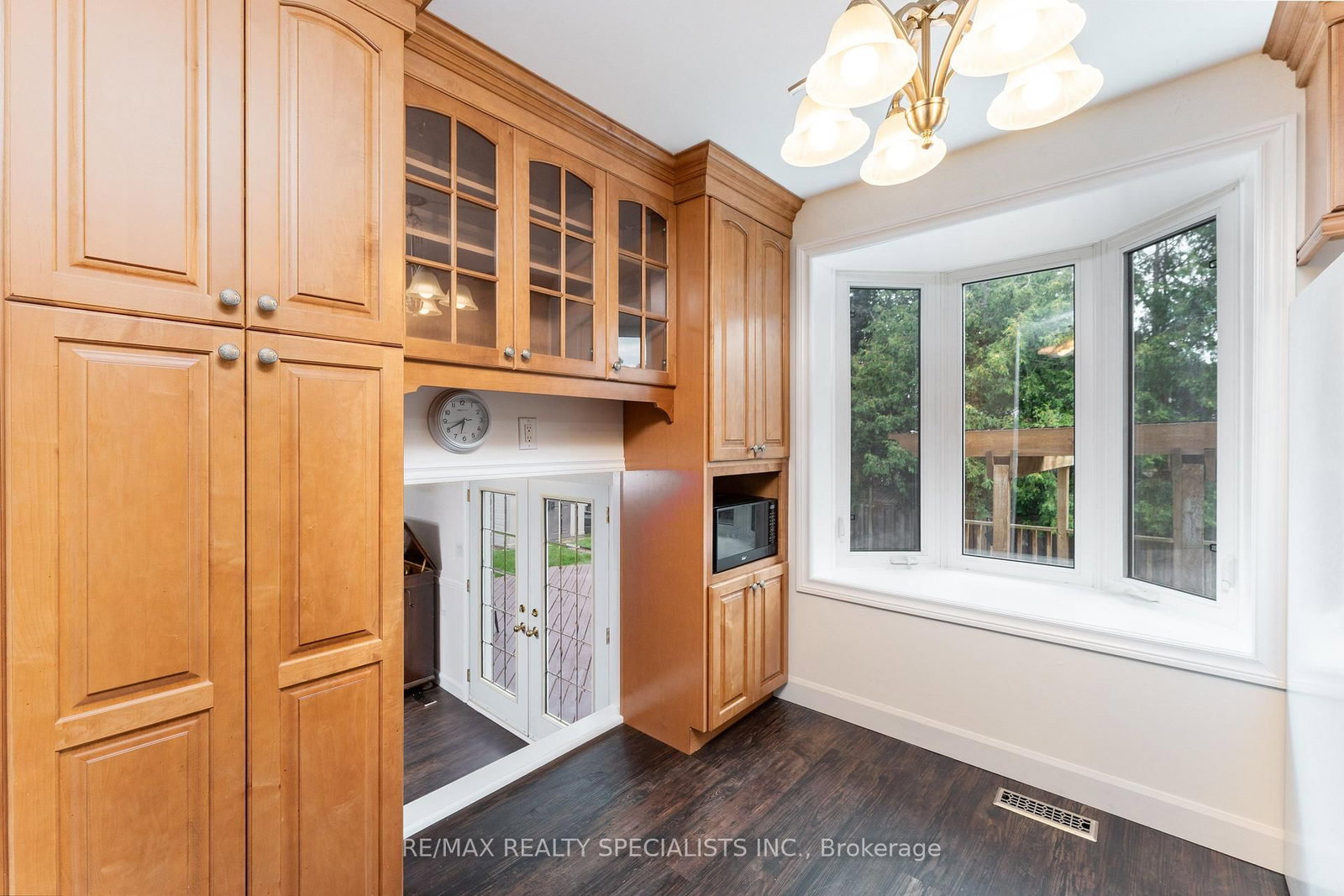 1319 Sherwood Court • Burlington, ON photo 18
