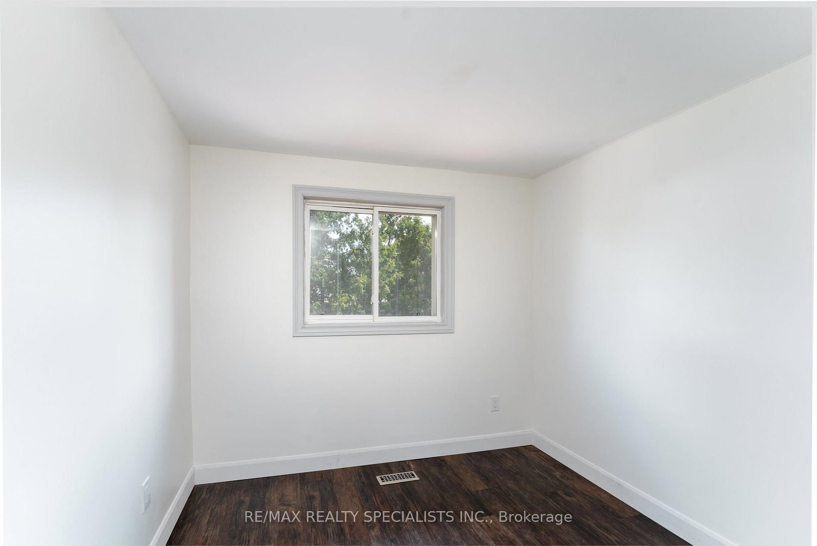 1319 Sherwood Court • Burlington, ON photo 27