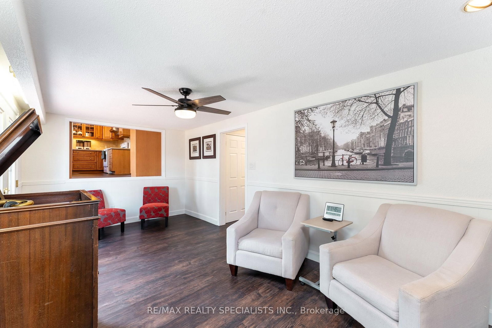 1319 Sherwood Court • Burlington, ON photo 9
