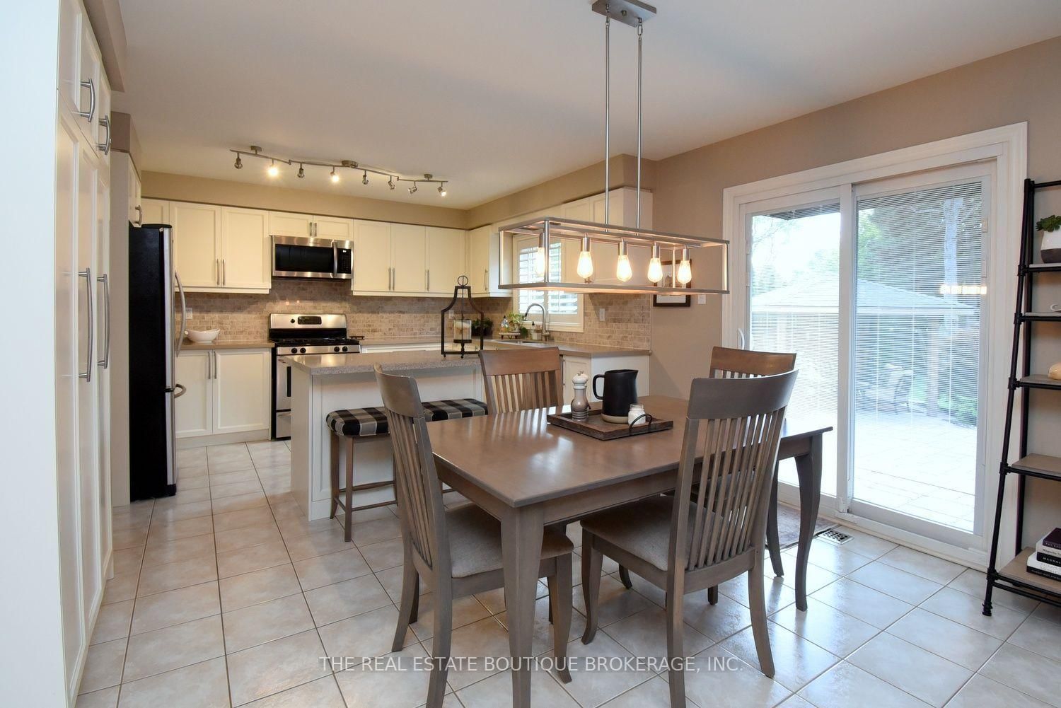 470 Amanda Crescent • Burlington, ON photo 10