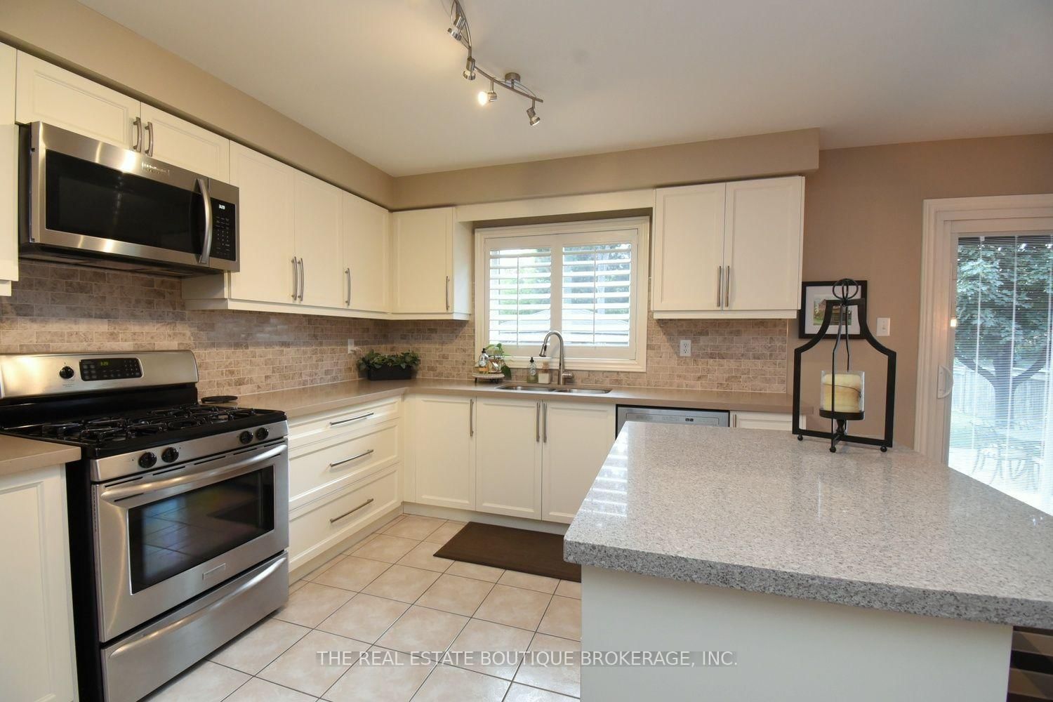 470 Amanda Crescent • Burlington, ON photo 11