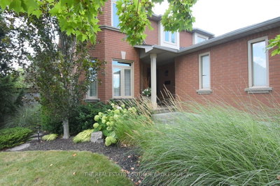 470 Amanda Crescent • Burlington, ON photo 2