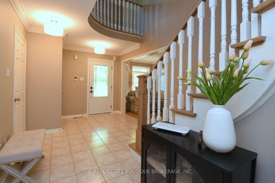 470 Amanda Crescent • Burlington, ON photo 5