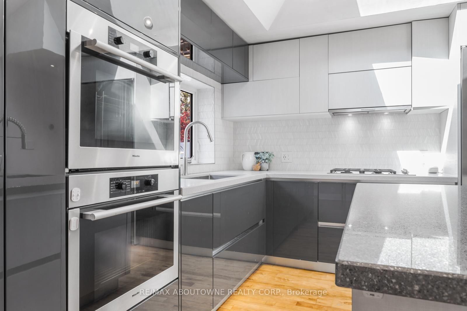 547 Pinegrove Road • Oakville, ON photo 10