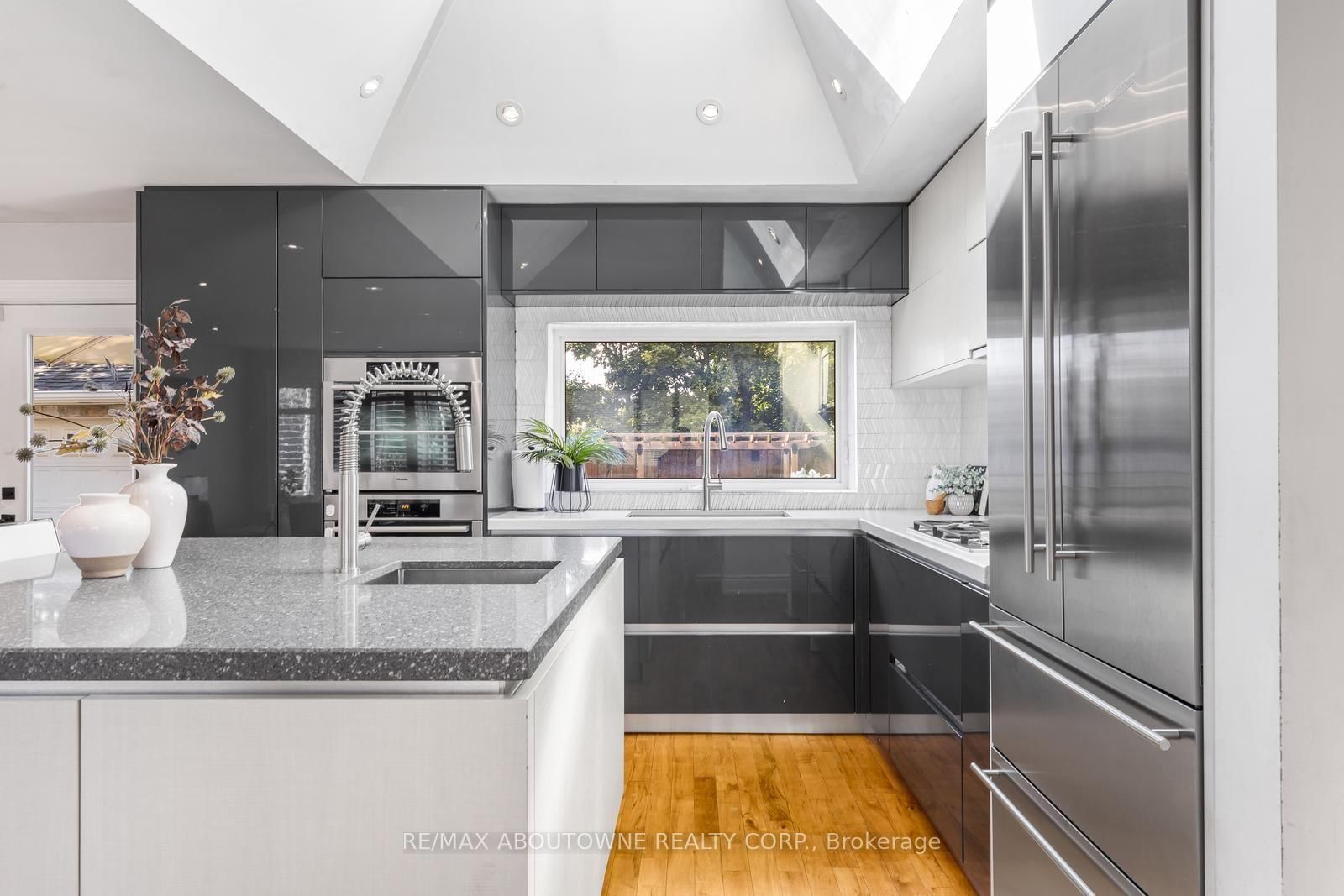 547 Pinegrove Road • Oakville, ON photo 12
