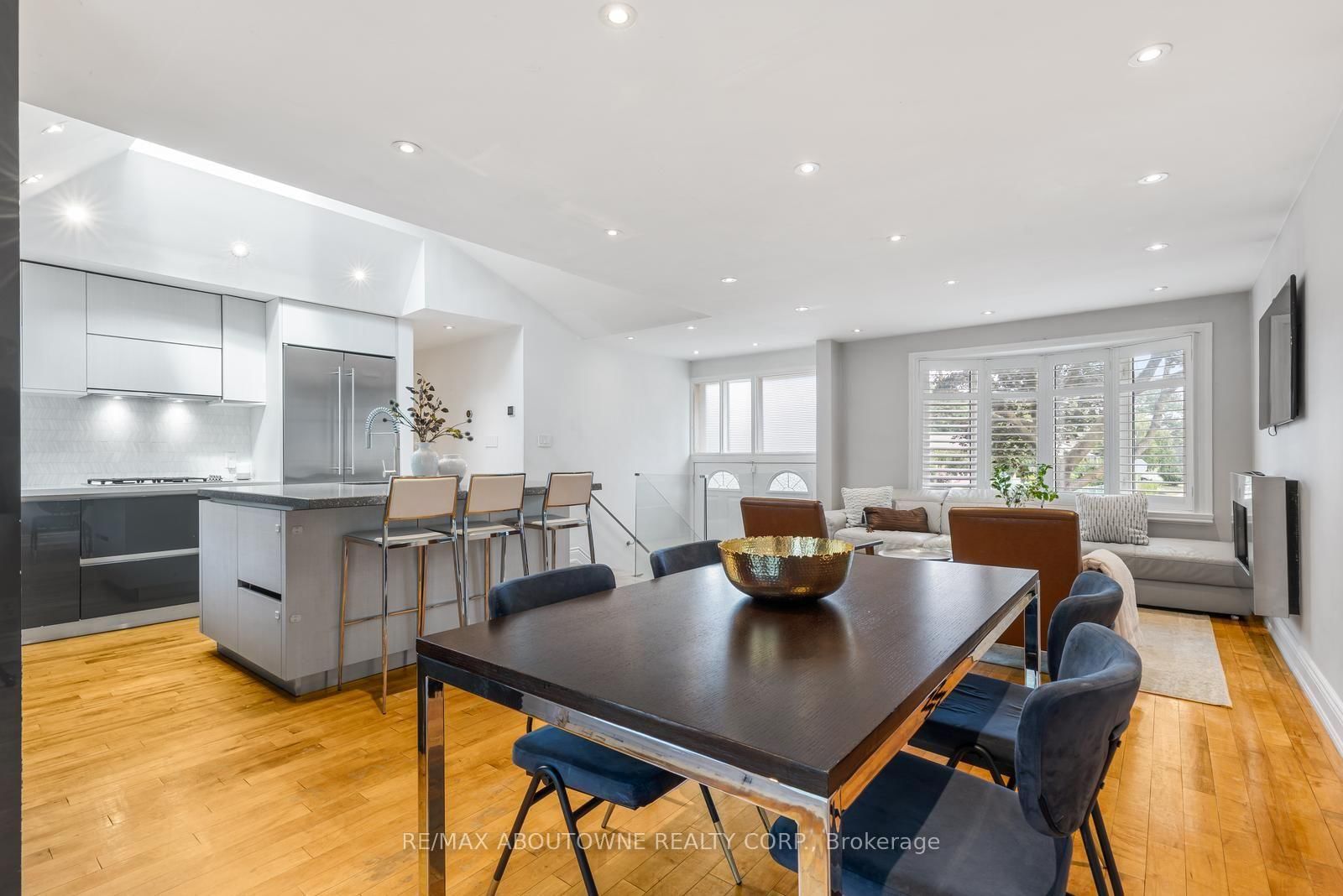 547 Pinegrove Road • Oakville, ON photo 13