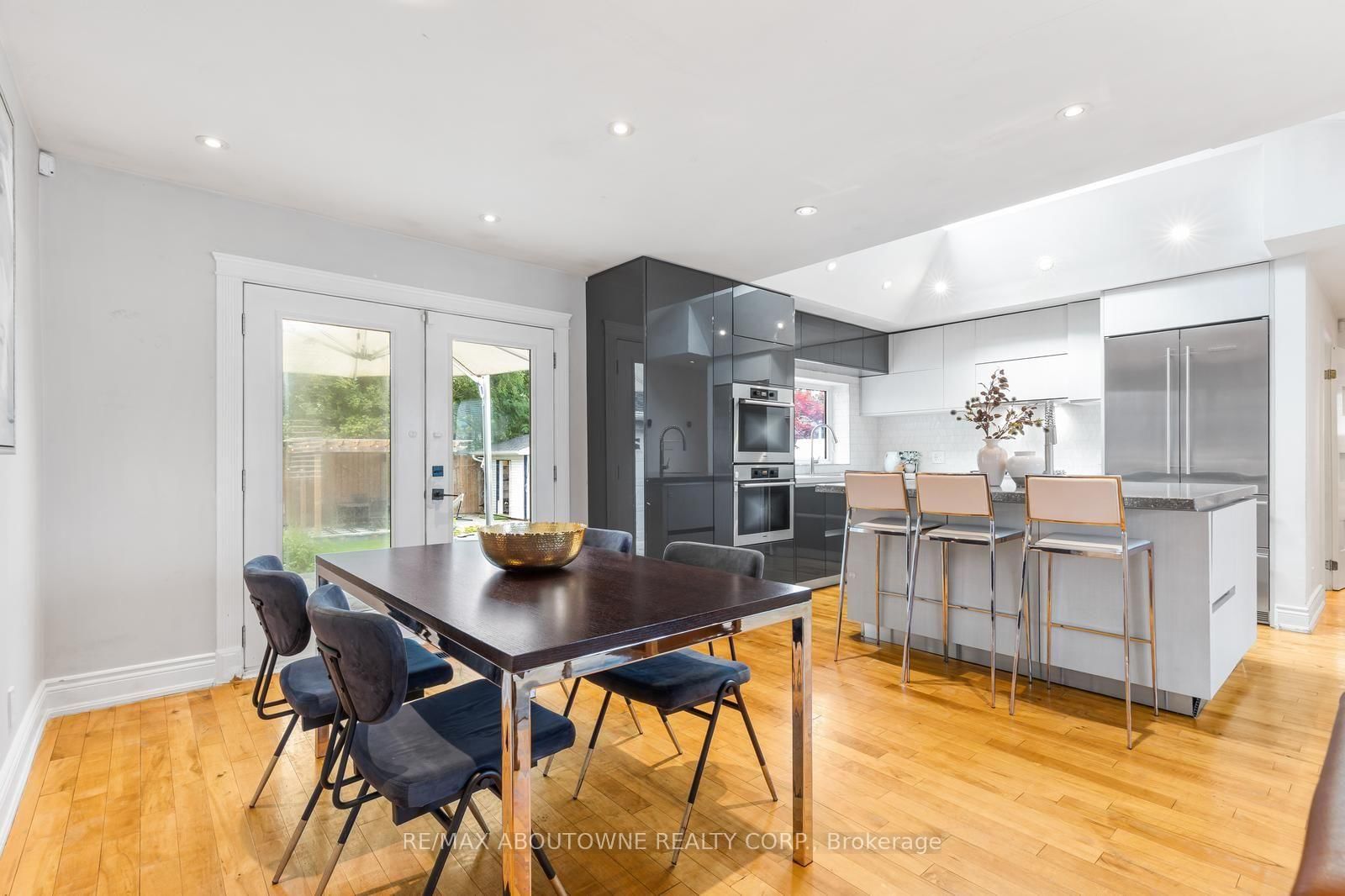 547 Pinegrove Road • Oakville, ON photo 6