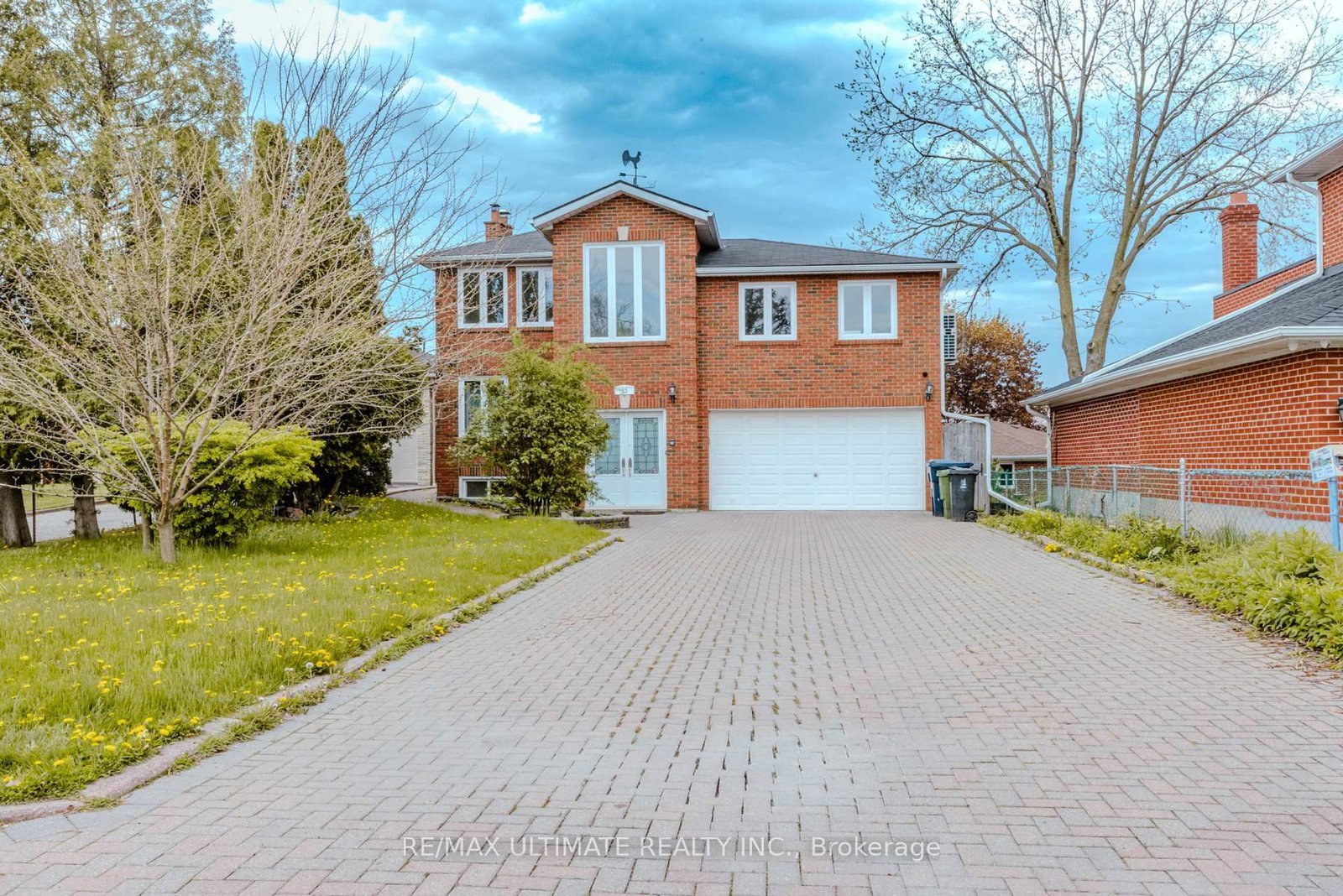 Detached House for lease at Upper-83 Burr Avenue, Toronto, Ontario, M6L 1V3 - Rustic - MLS: W13688634