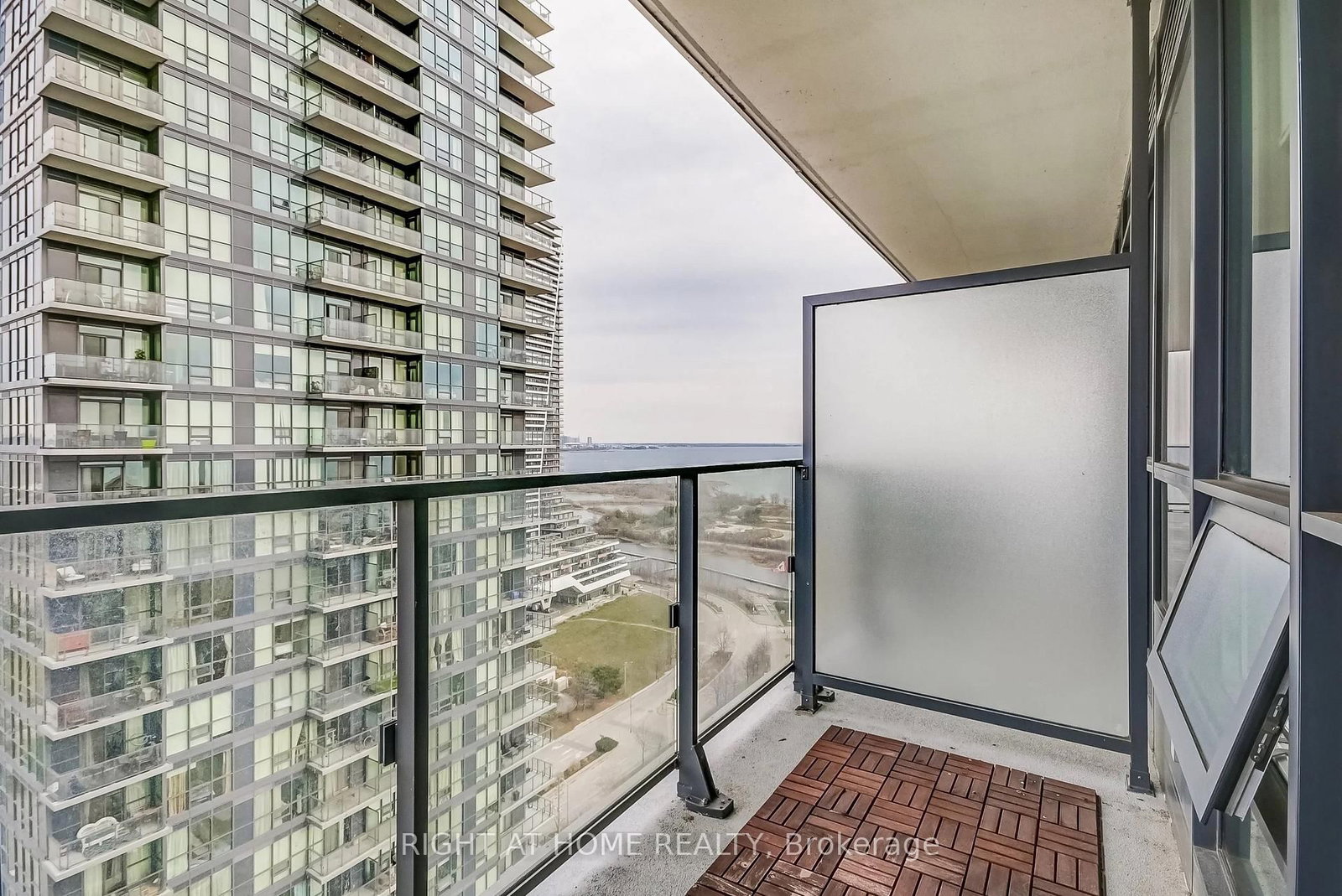 2212 Lake Shore Toronto,ON M8V 0C2 — Photo 15