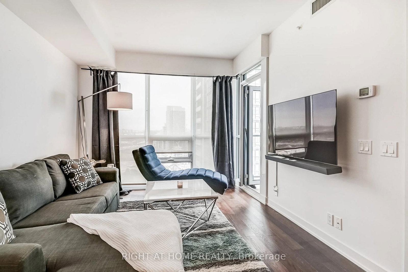 2212 Lake Shore Toronto,ON M8V 0C2 — Photo 3