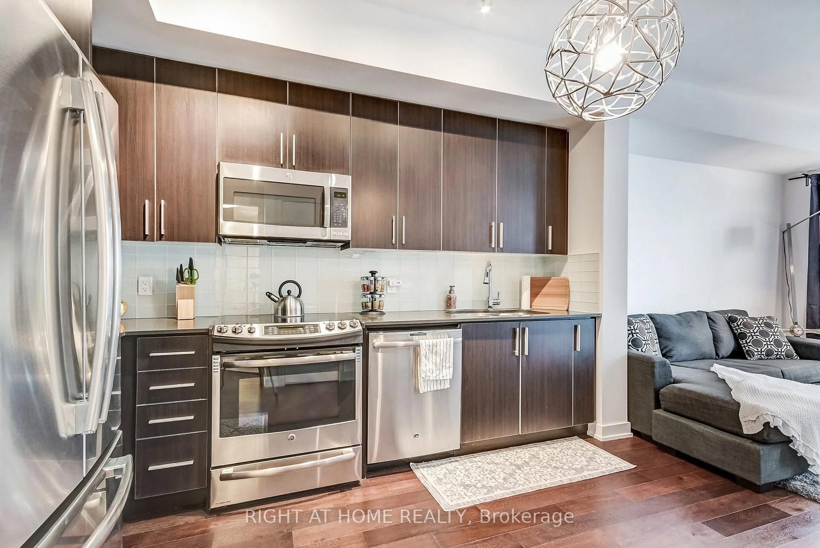 2212 Lake Shore Toronto,ON M8V 0C2 — Photo 8