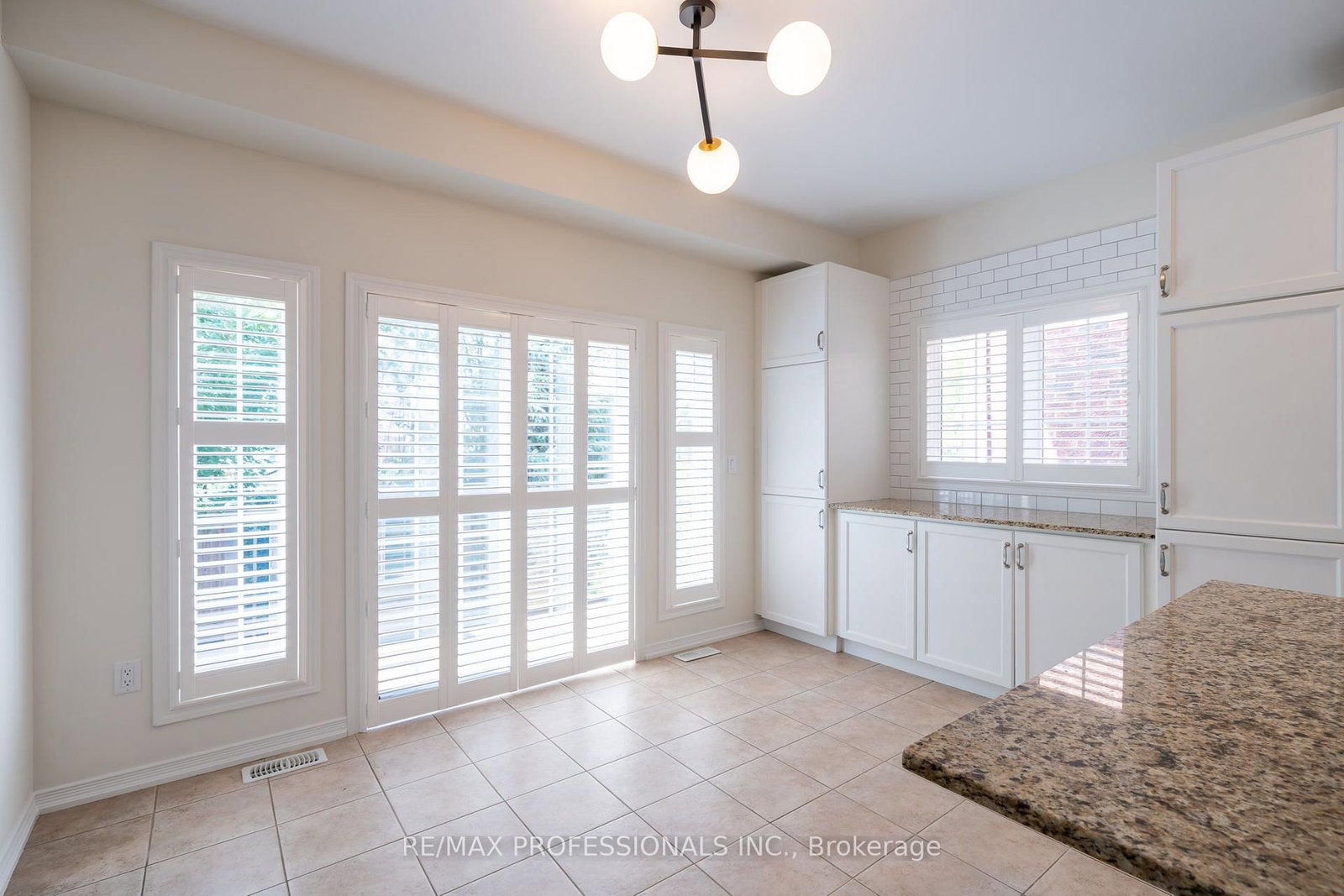 3184 Nixon Gate • Burlington, ON photo 12