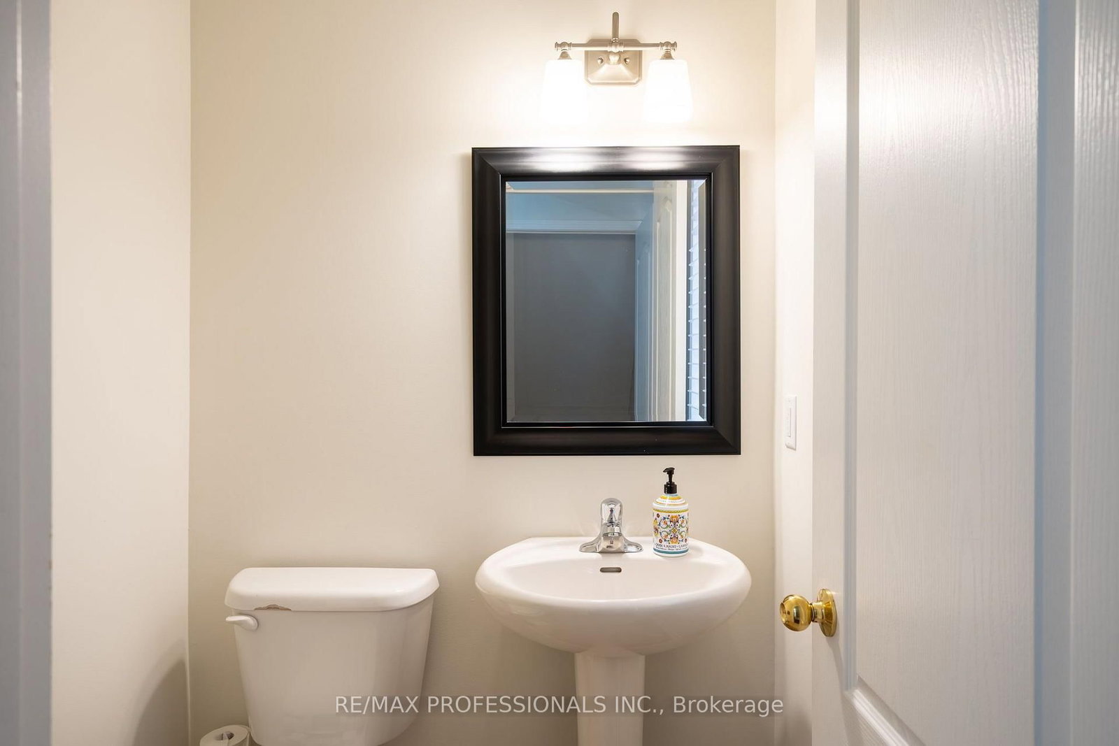 3184 Nixon Gate • Burlington, ON photo 13
