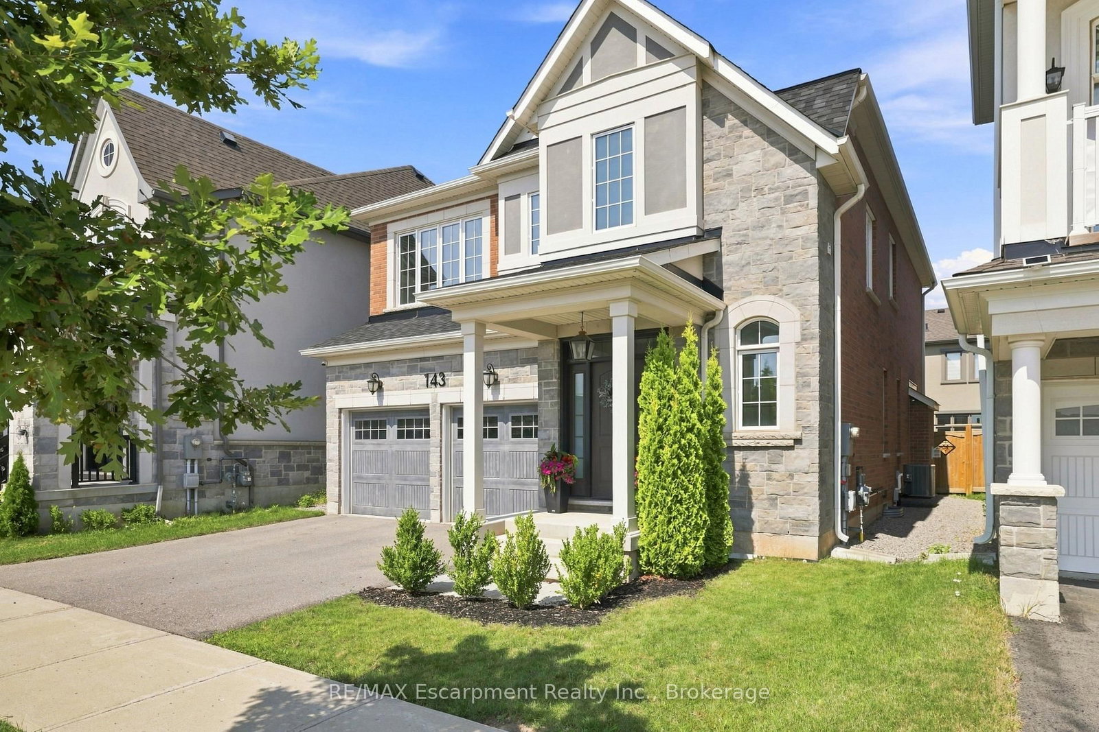 143 Threshing Mill Boulevard • Oakville, ON photo 2