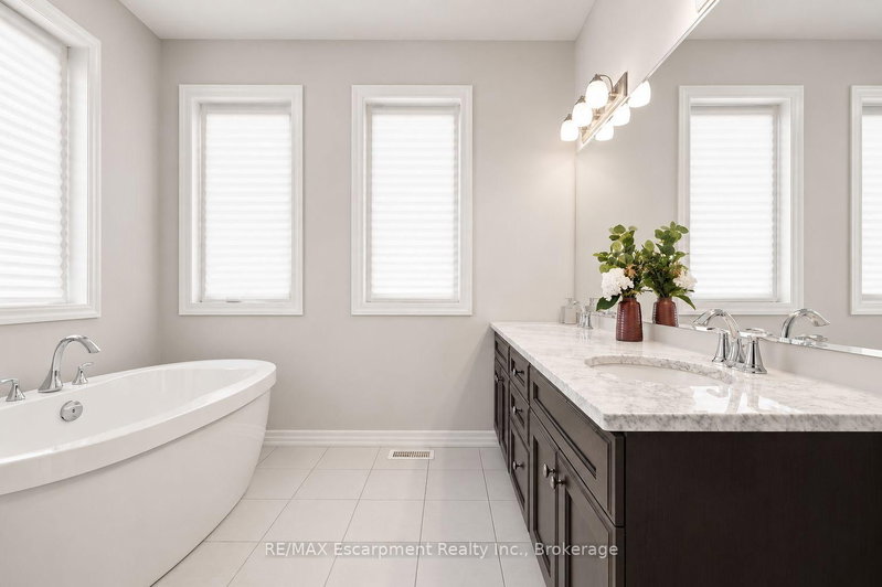 143 Threshing Mill Oakville,ON L6H 0V5 — Photo 21