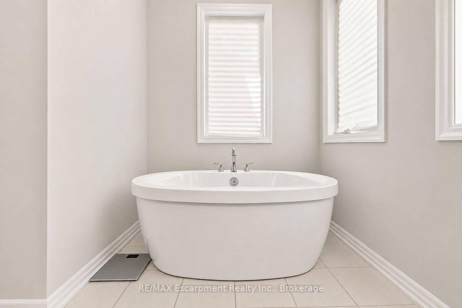143 Threshing Mill Boulevard • Oakville, ON photo 22