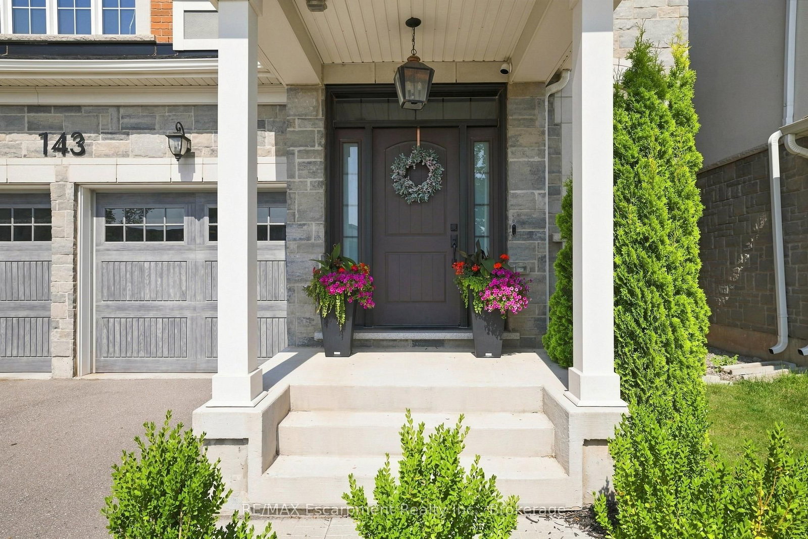 143 Threshing Mill Boulevard • Oakville, ON photo 3