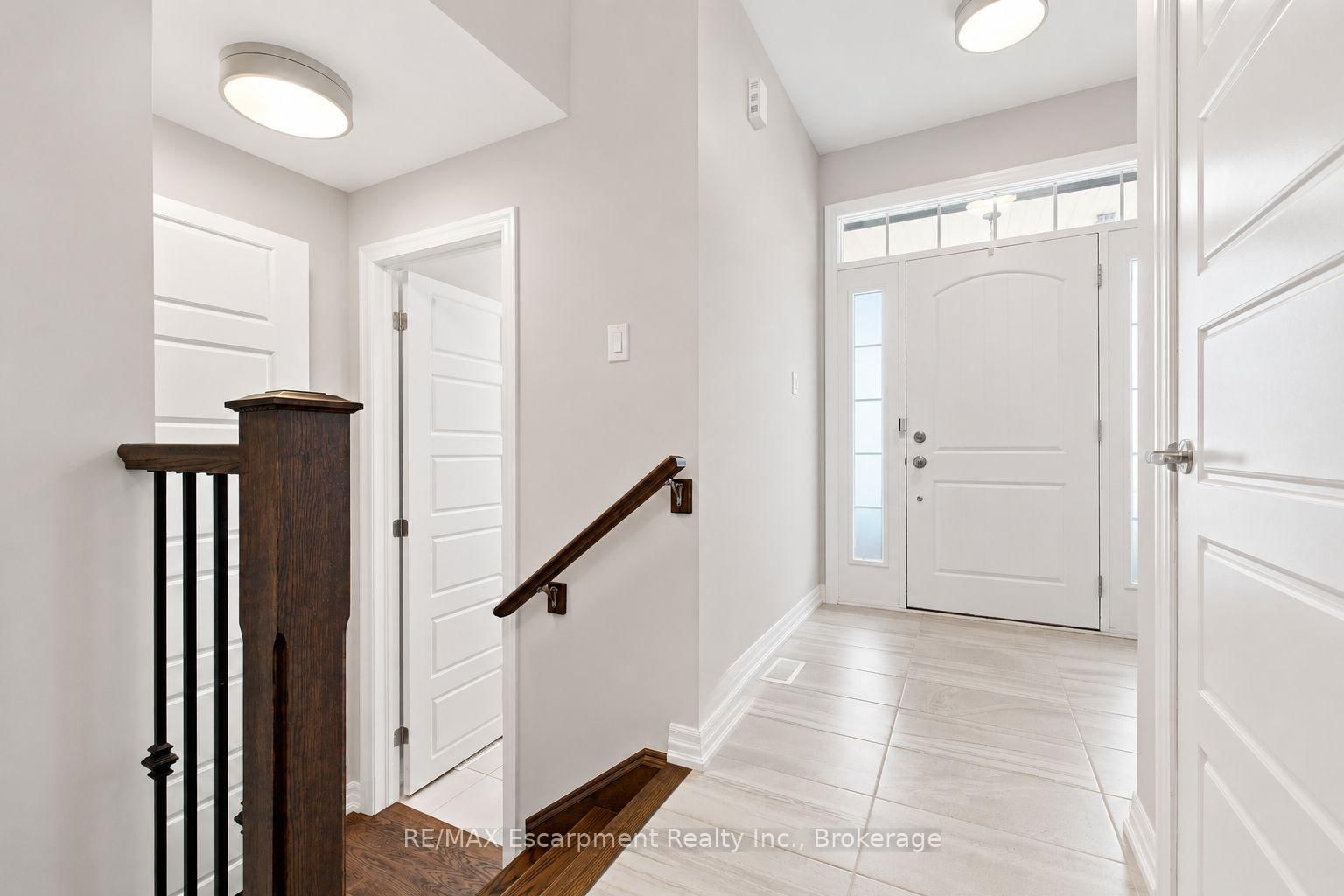 143 Threshing Mill Boulevard • Oakville, ON photo 5