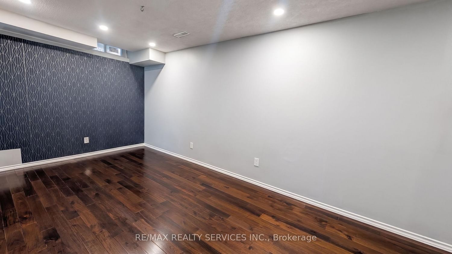 11 Beverly Lane • Halton Hills, ON photo 14