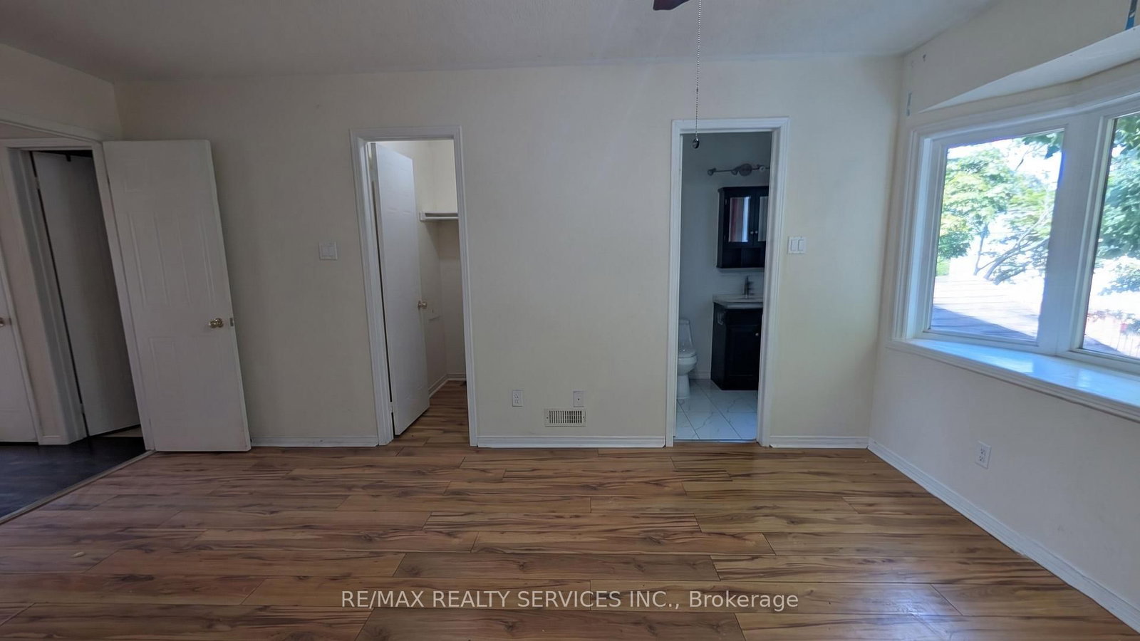 11 Beverly Lane • Halton Hills, ON photo 9