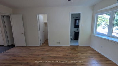 11 Beverly Lane • Halton Hills, ON photo 9