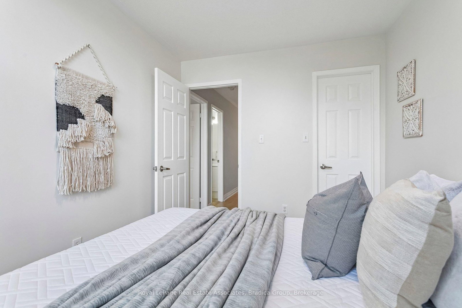 3837 Forest Bluff Crescent • Mississauga, ON photo 24