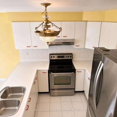 512 Chieftan Circle • Mississauga, ON photo 3