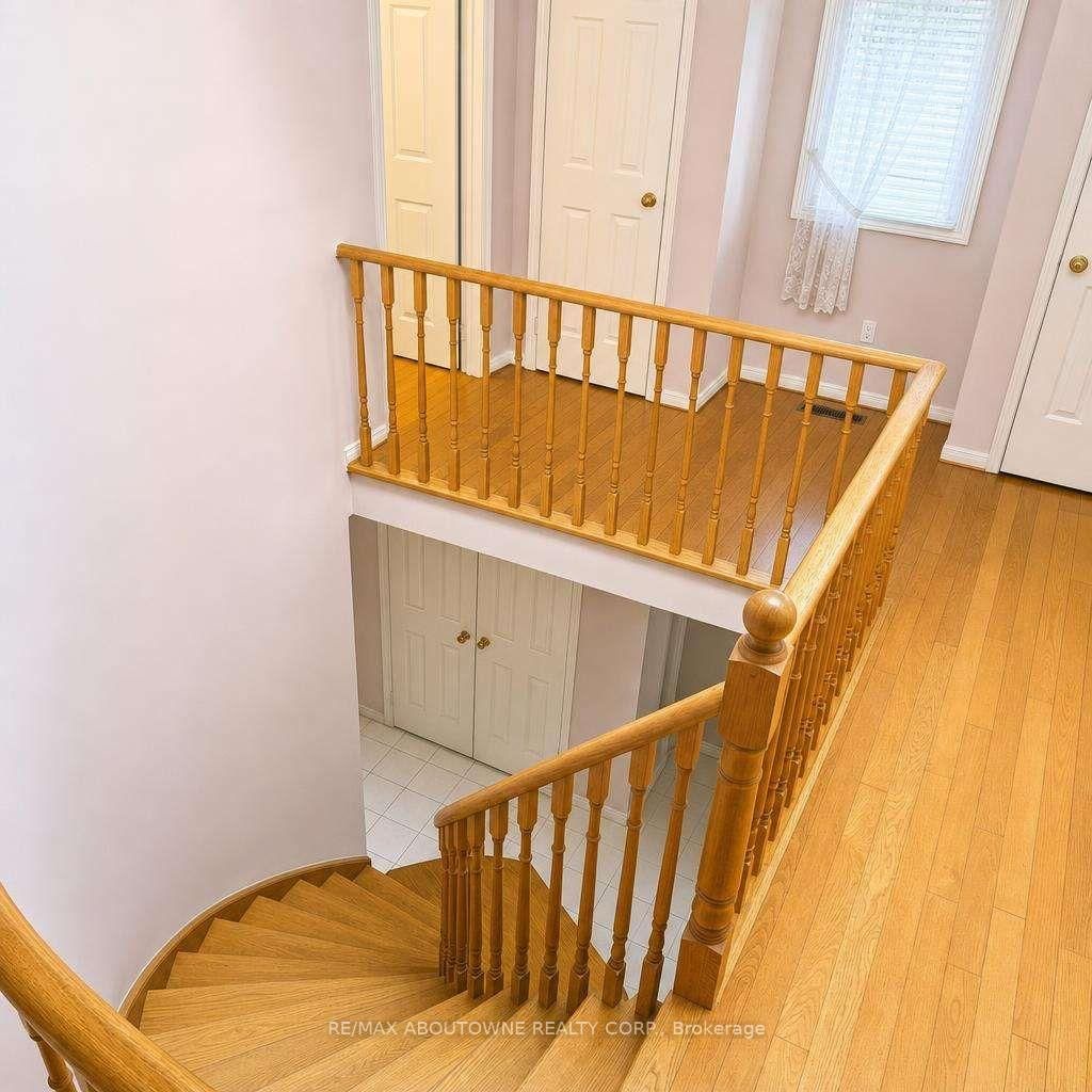 512 Chieftan Circle • Mississauga, ON photo 4