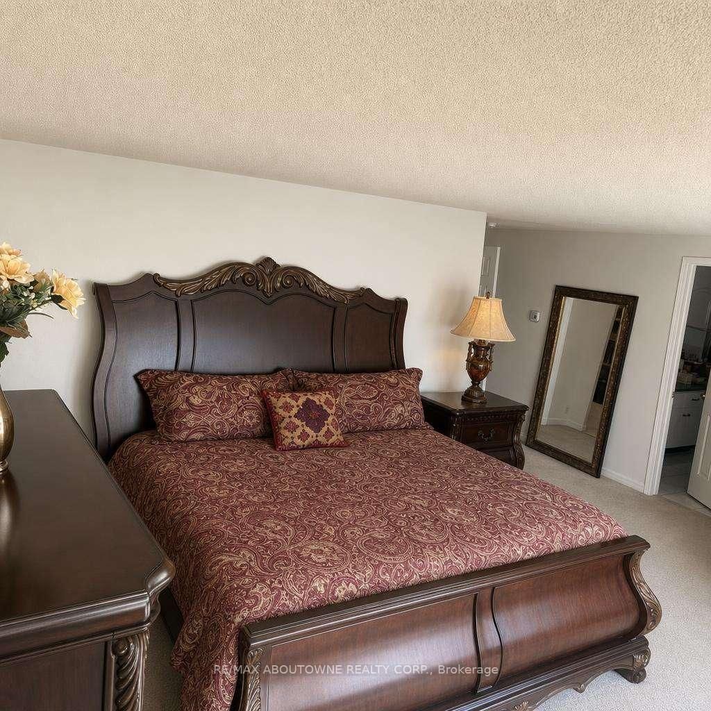 512 Chieftan Circle • Mississauga, ON photo 6