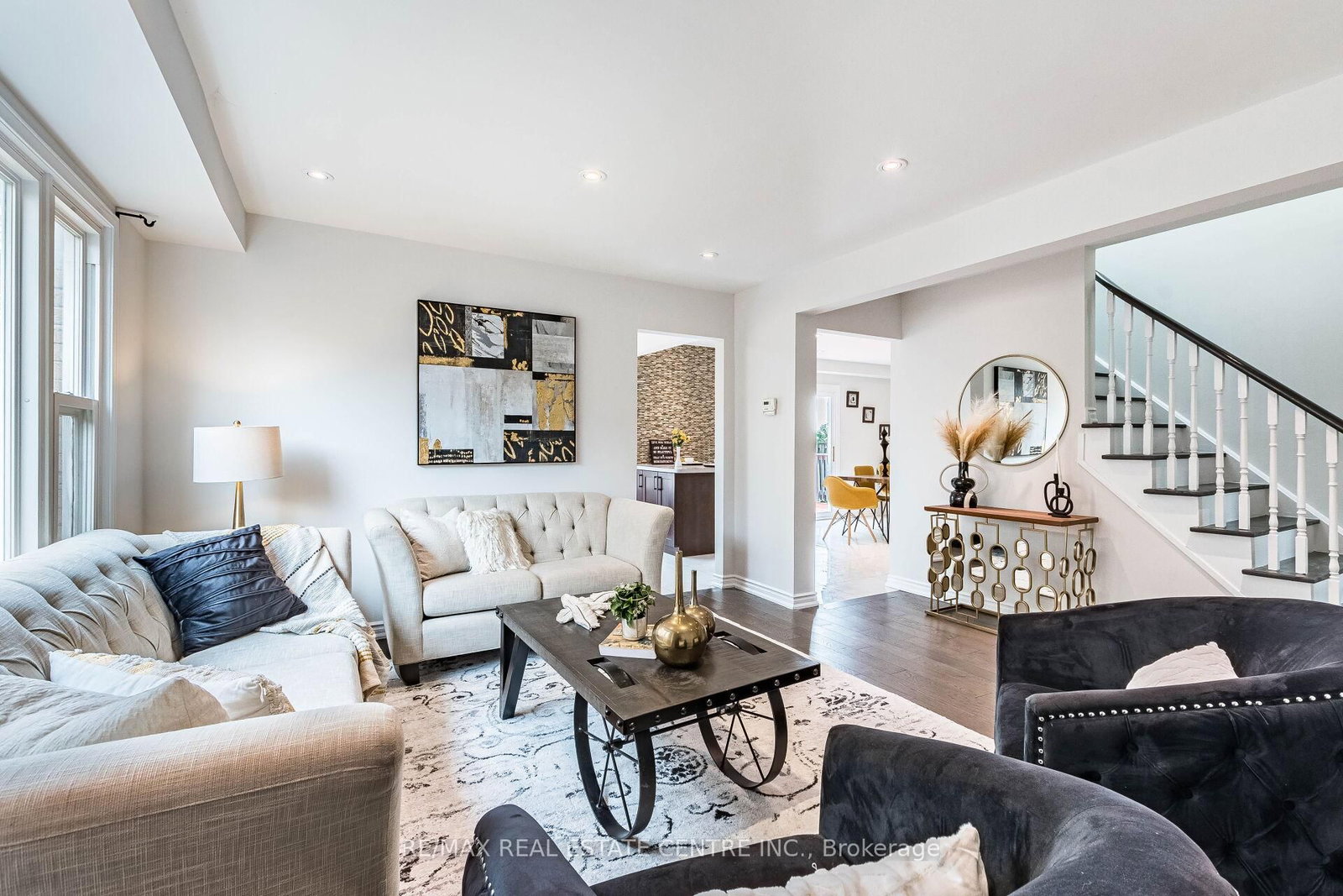1124 Shagbark Crescent • Mississauga, ON photo 4
