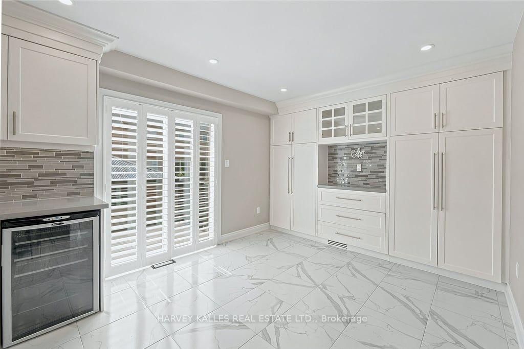 2033 Redstone Crescent • Oakville, ON photo 10