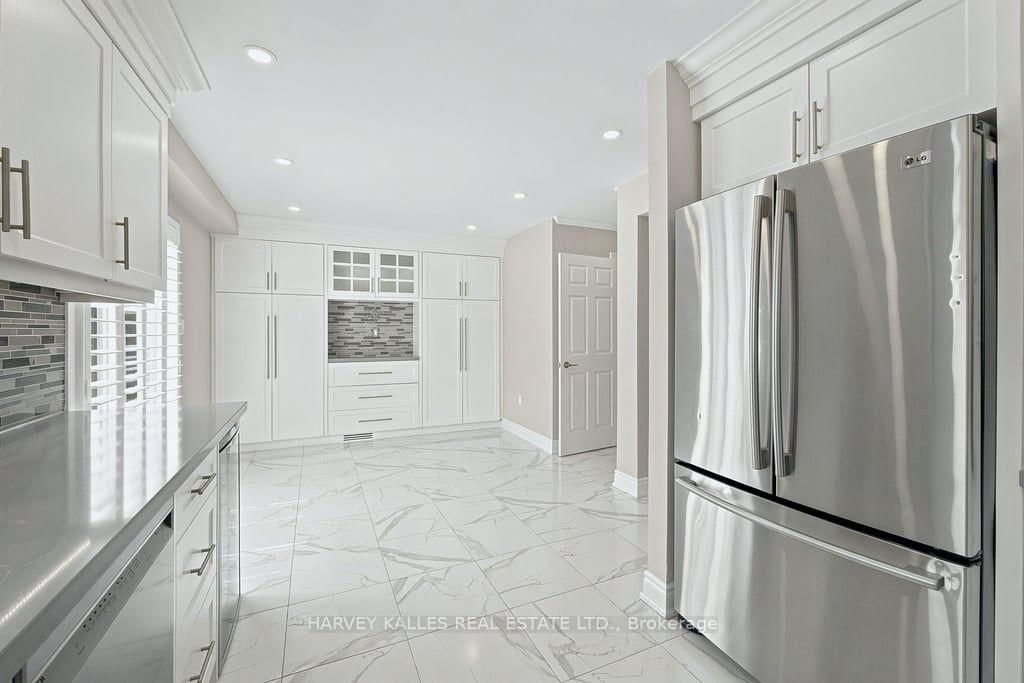 2033 Redstone Crescent • Oakville, ON photo 13