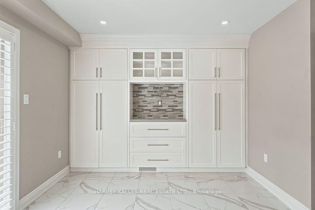 2033 Redstone Crescent • Oakville, ON photo 14