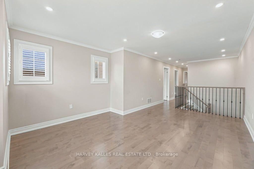 2033 Redstone Crescent • Oakville, ON photo 17